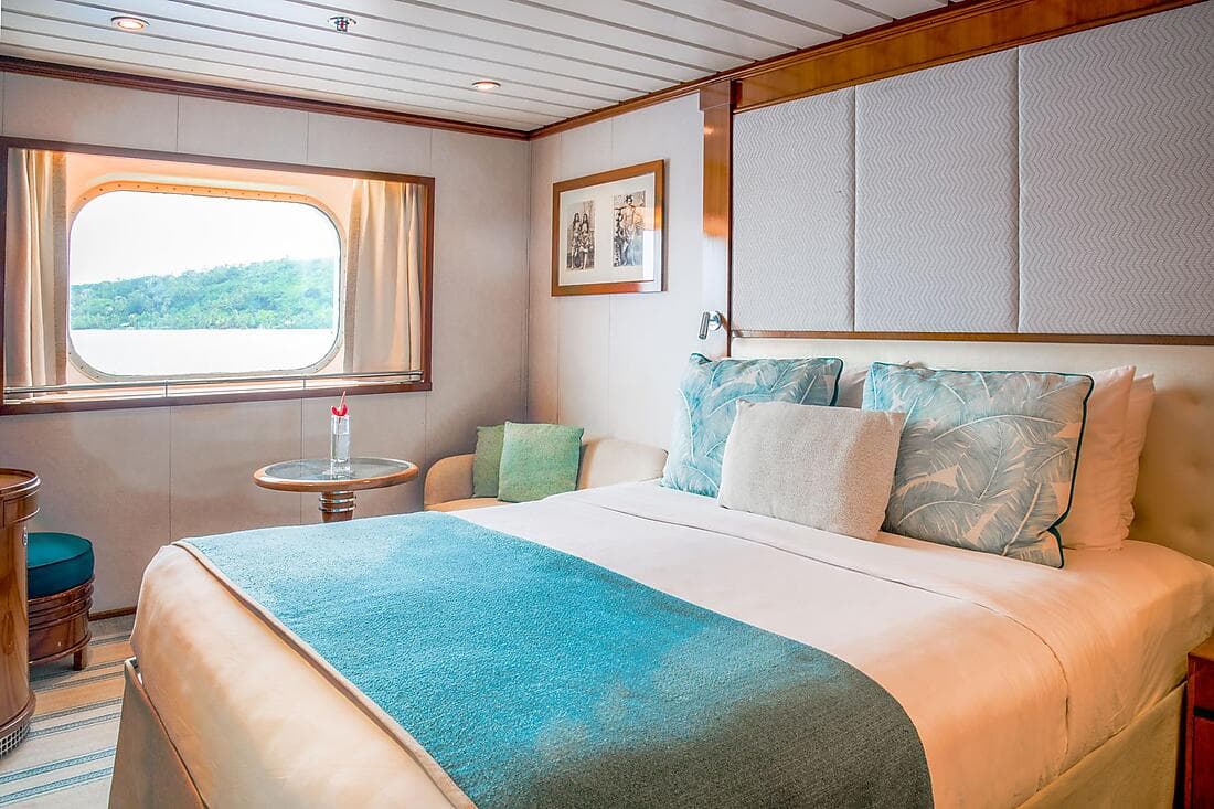 Carousel cabins: Window Stateroom E