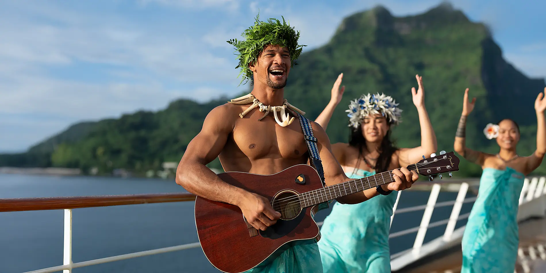 Cruising French Polynesia: Tahiti, Bora Bora, and the Tuamotus – with Smithsonian Journeys 