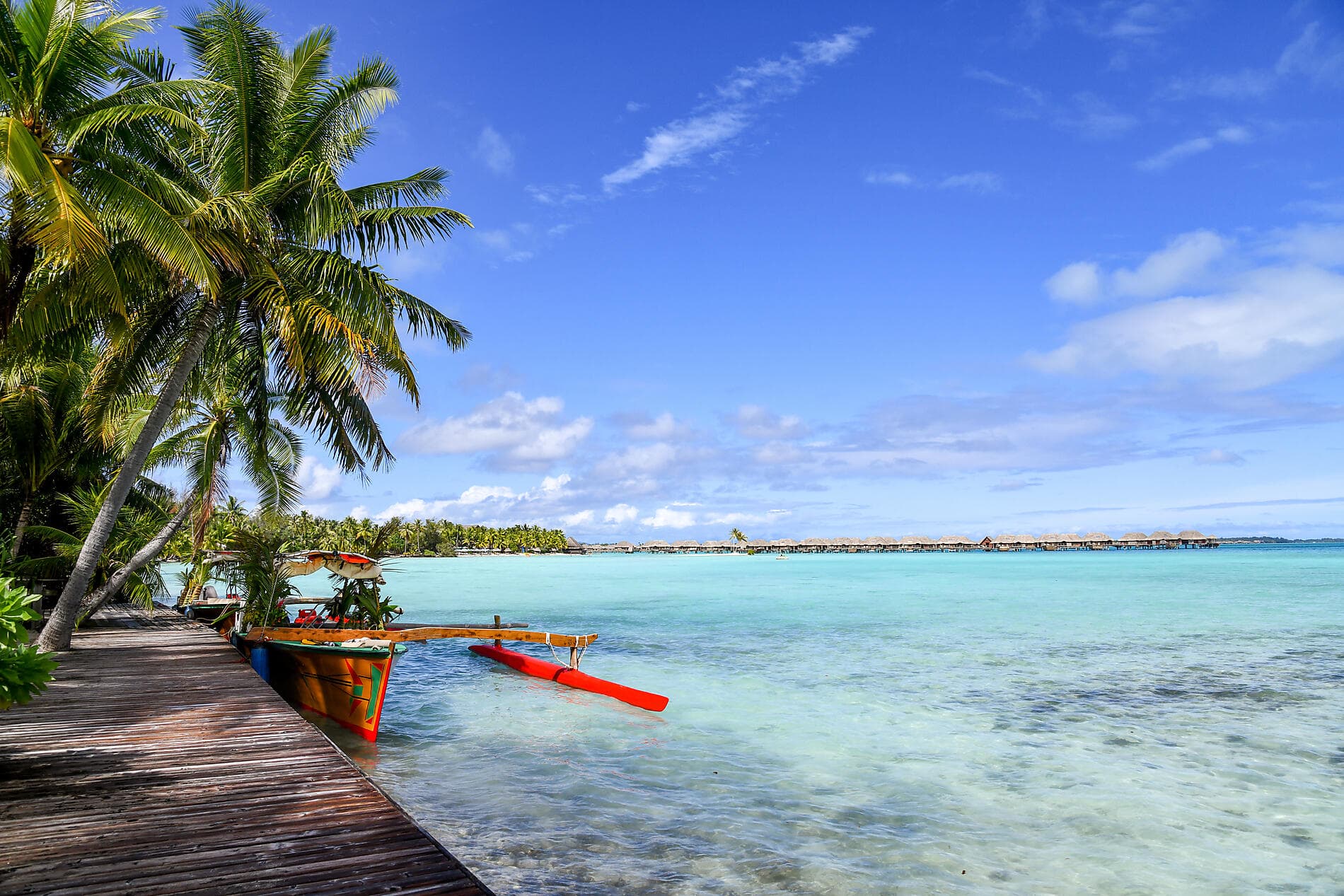 Cruising French Polynesia: Tahiti, Bora Bora, and the Tuamotus – with Smithsonian Journeys 