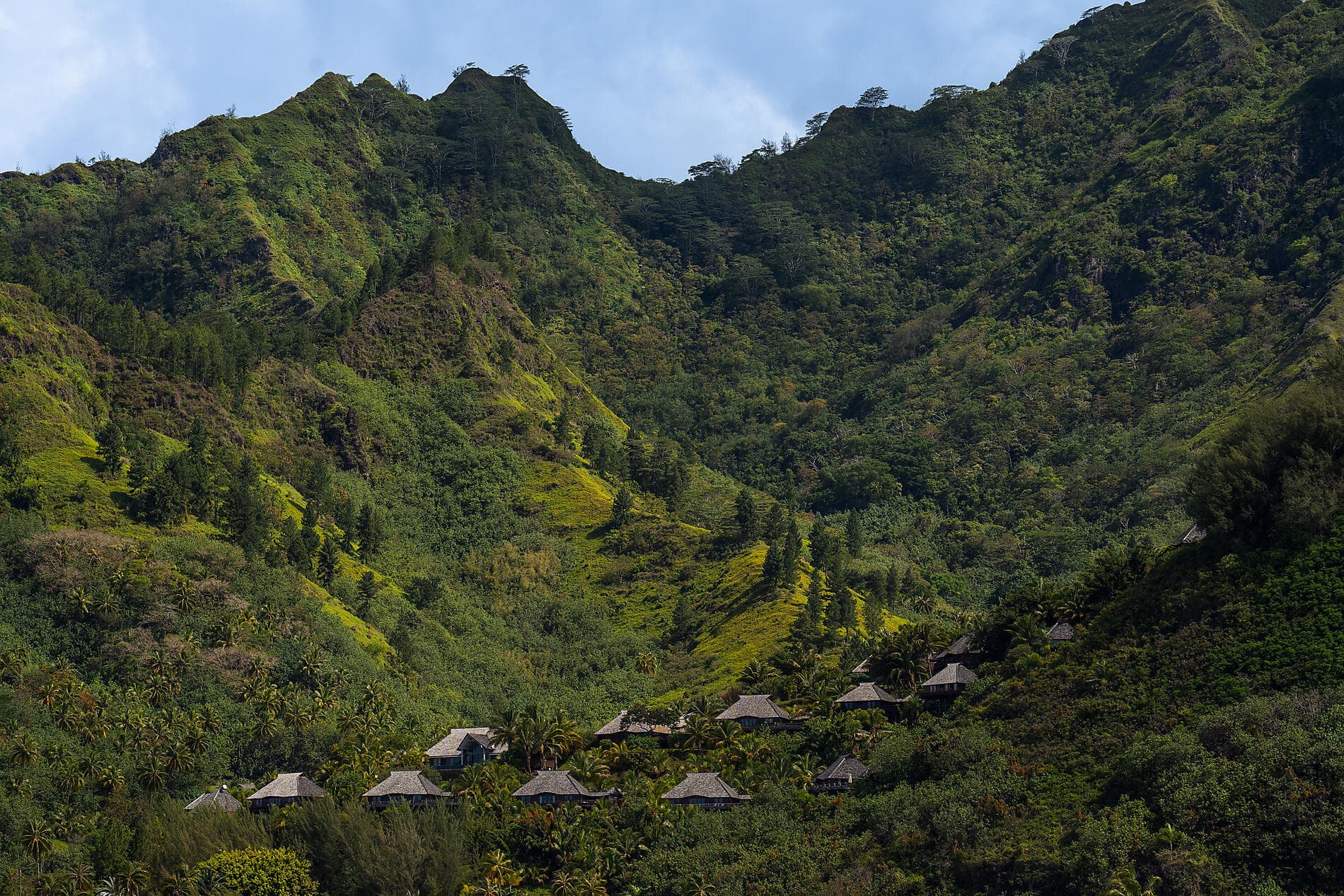 Cruising French Polynesia: Tahiti, Bora Bora, and the Tuamotus – with Smithsonian Journeys 