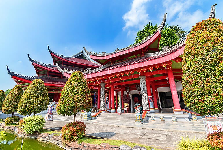 Semarang-Java-Chinese-Temple_Adobe_241058213.jpg